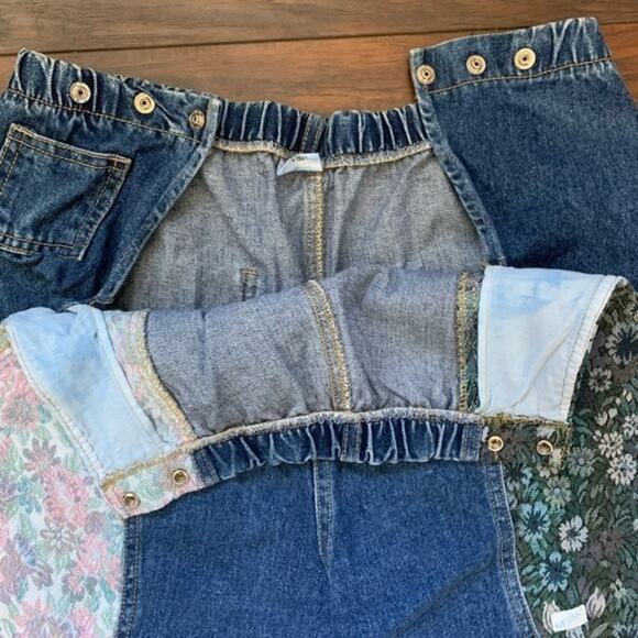 **Host Pick**Guess Vintage Ultra High Waist Mom Jeans with Tapestry Pockets - Picture 9 of 15